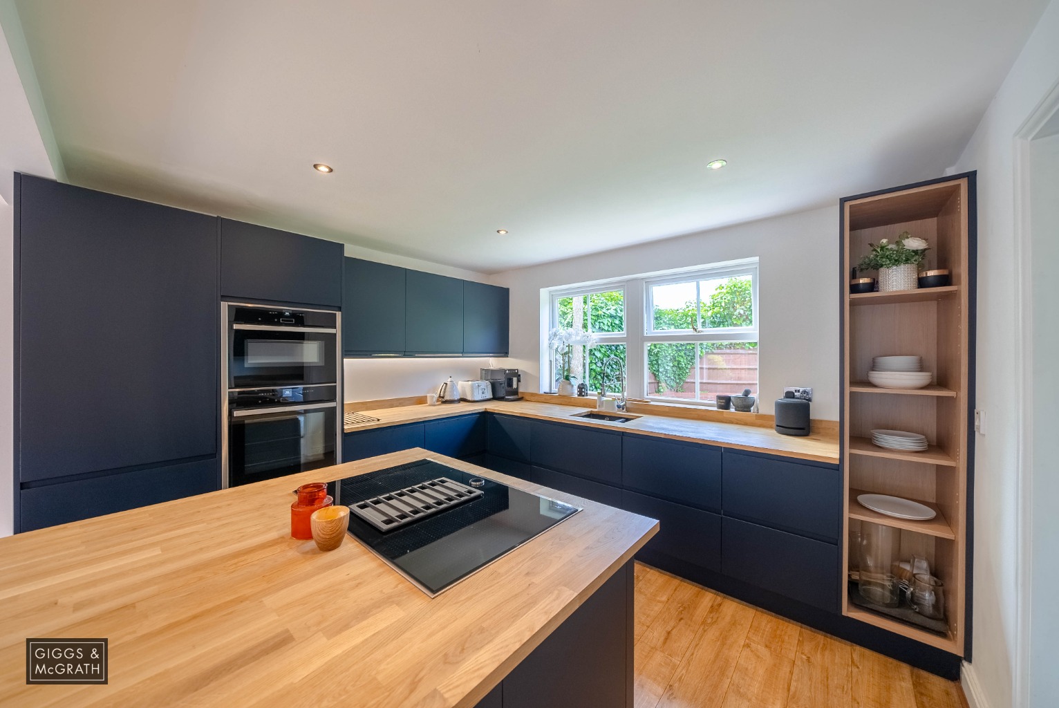 5 bed detached house for sale in Devoke Close, Huntingdon 1