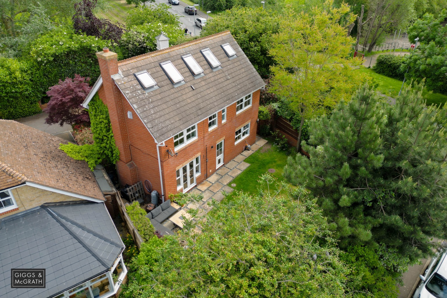 5 bed detached house for sale in Devoke Close, Huntingdon 3