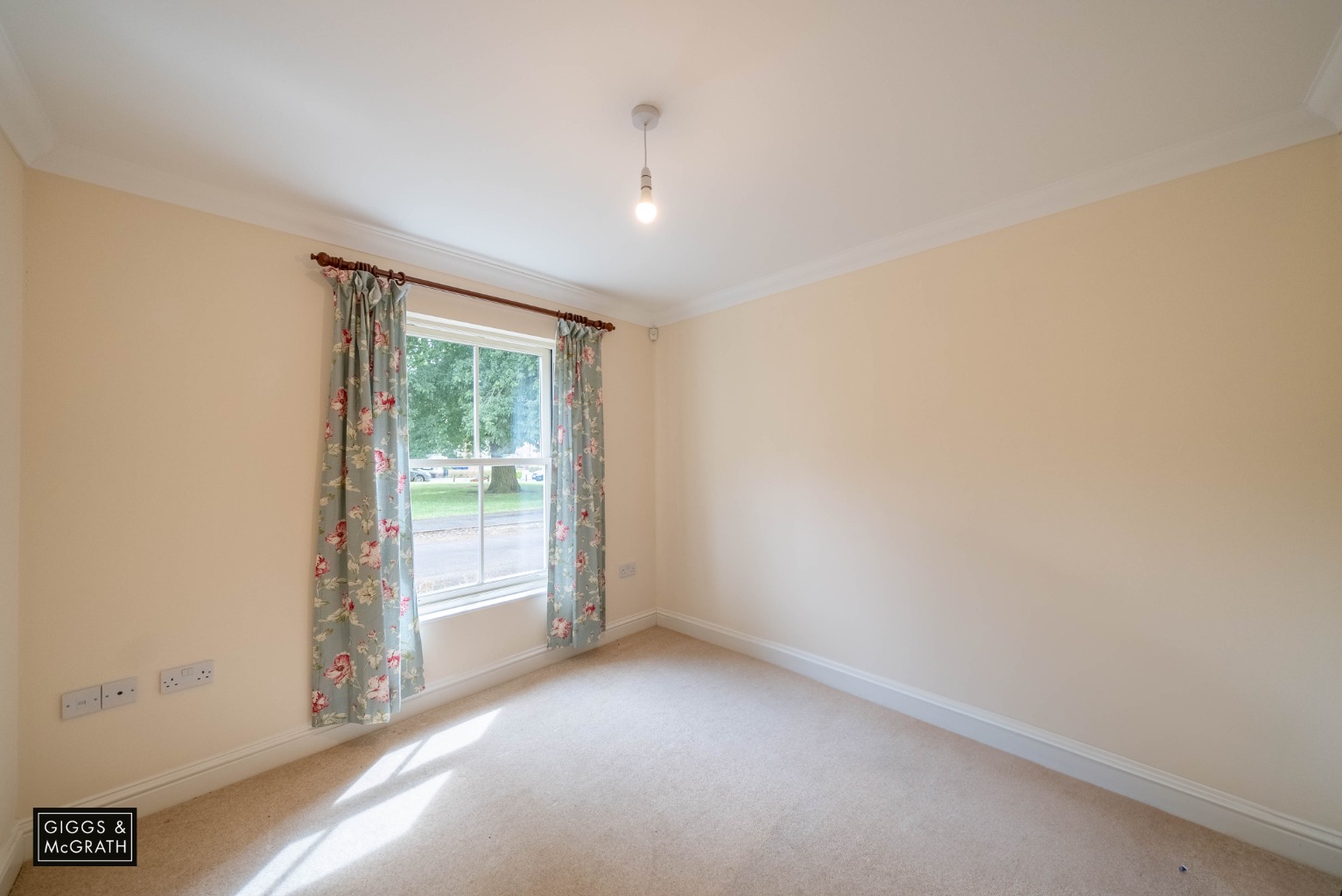 5 bed end of terrace house for sale in South Park Drive, Cambridge 13