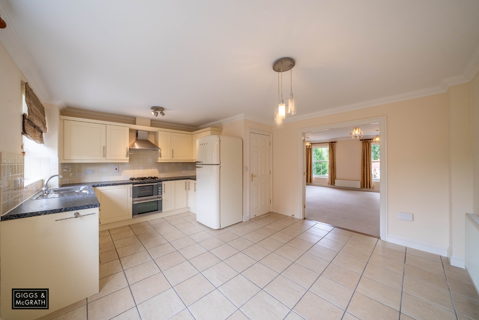 5 bed end of terrace house for sale in South Park Drive, Cambridge  - Property Image 3