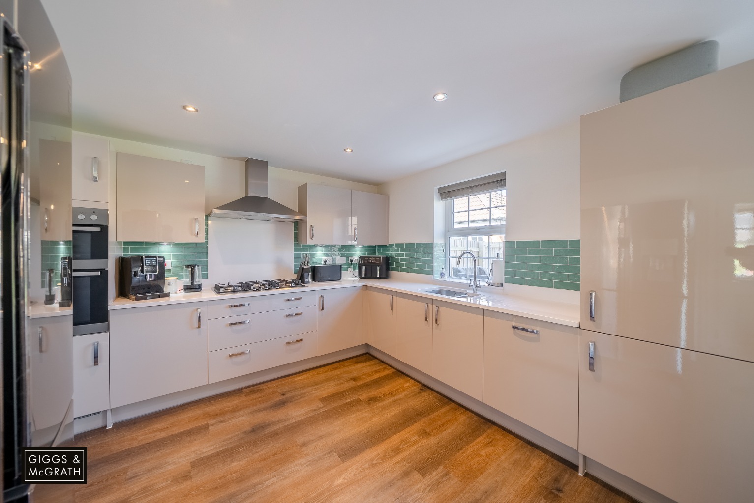 5 bed detached house for sale in Eldrida Drive, Huntingdon 4