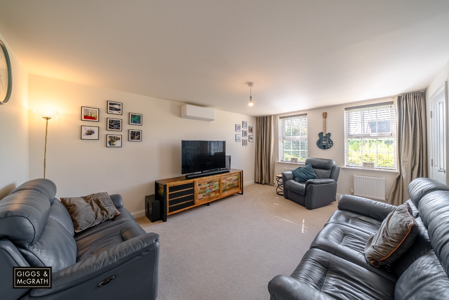 5 bed detached house for sale in Eldrida Drive, Huntingdon 2