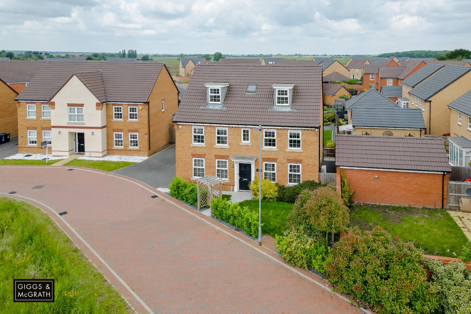 5 bed detached house for sale in Eldrida Drive, Huntingdon  - Property Image 21