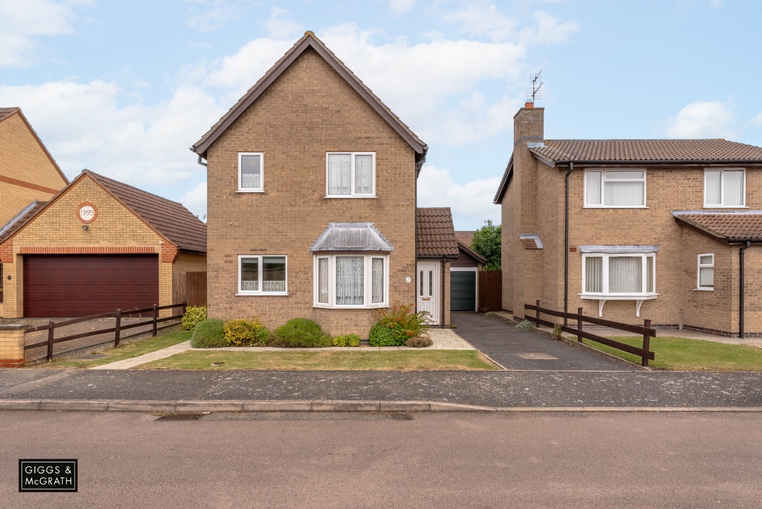 3 bed detached house for sale in Wilthorne, Huntingdon  - Property Image 1