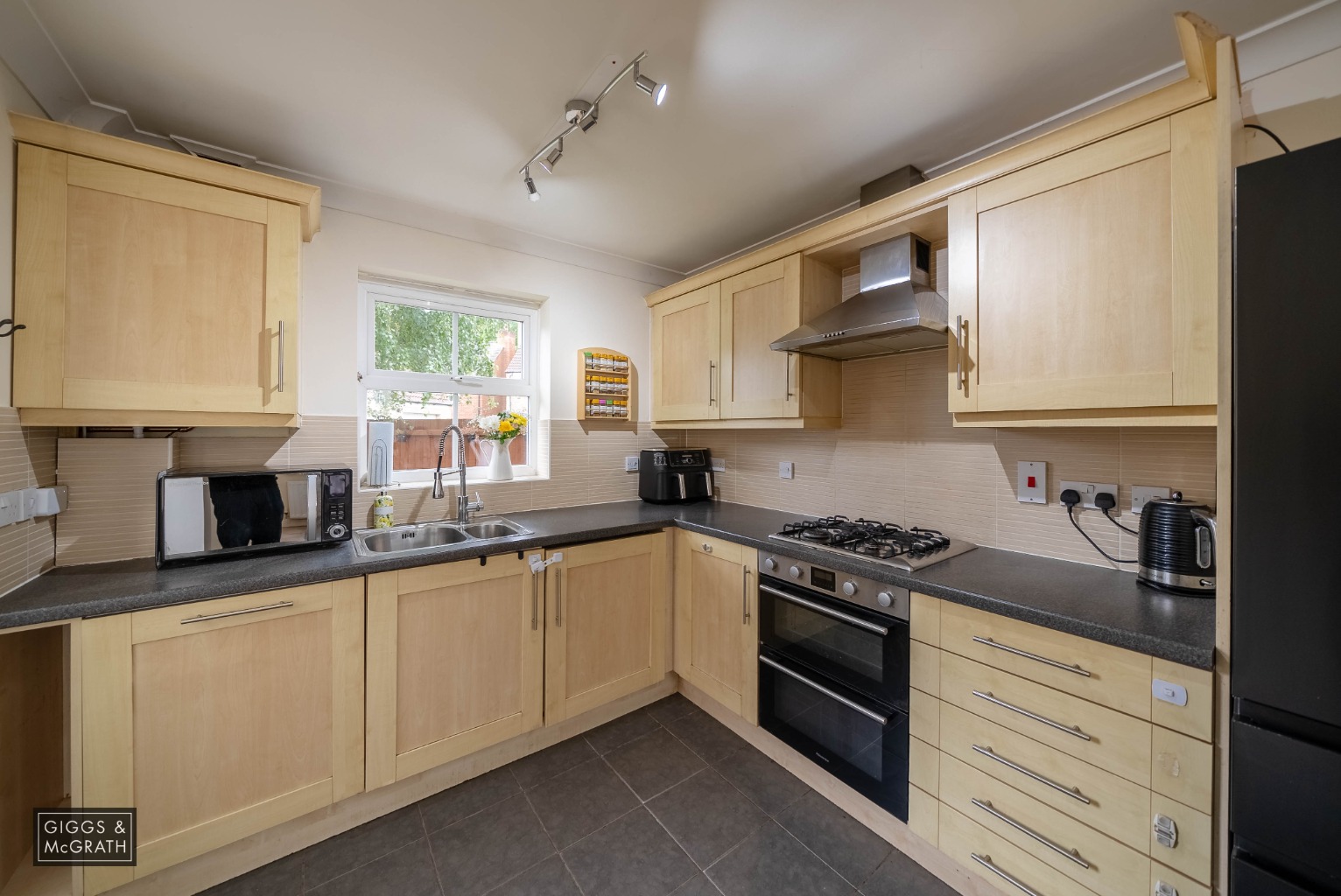 3 bed detached house for sale in The Vale, Huntingdon  - Property Image 4