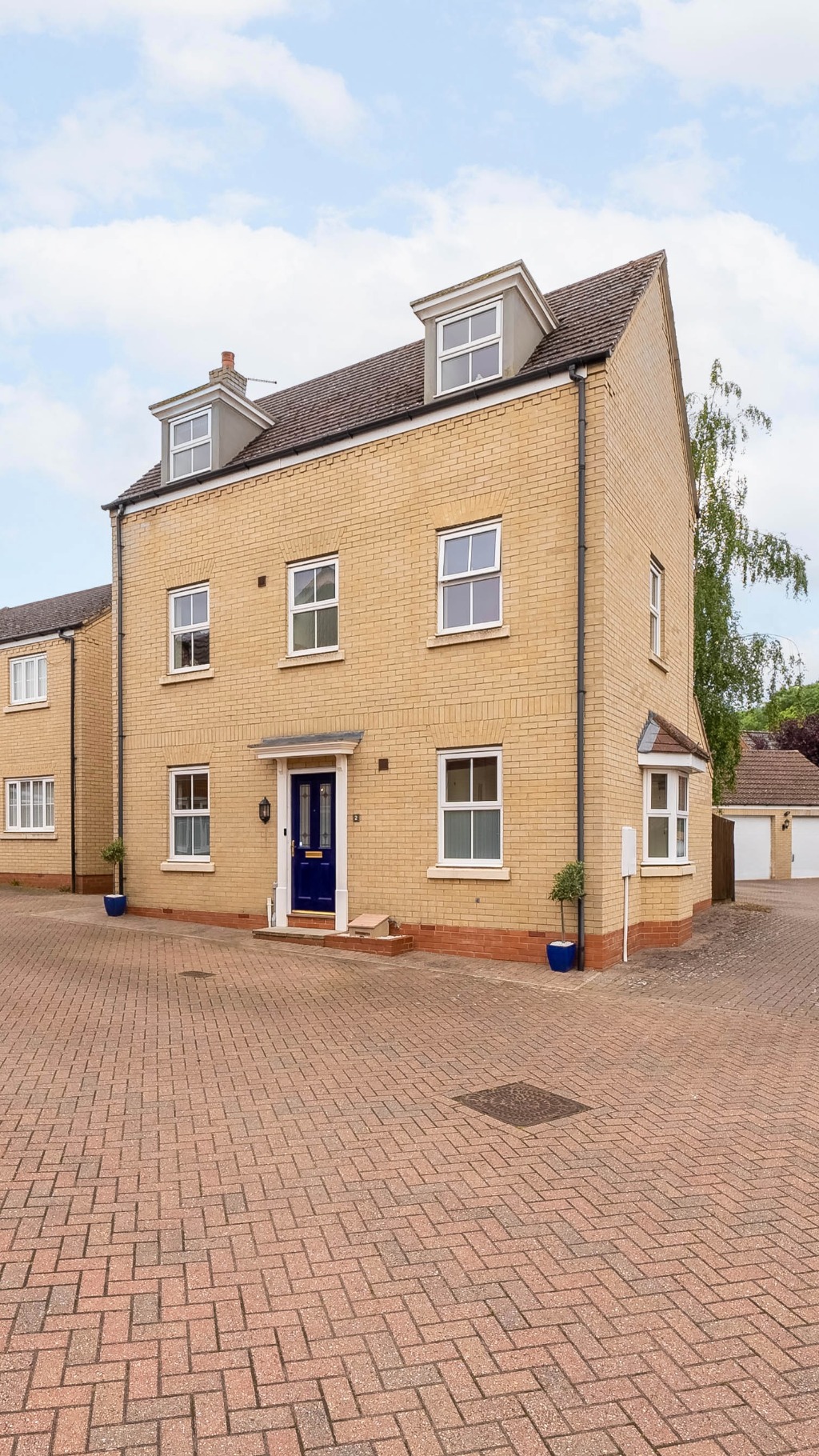 3 bed detached house for sale in The Vale, Huntingdon  - Property Image 1