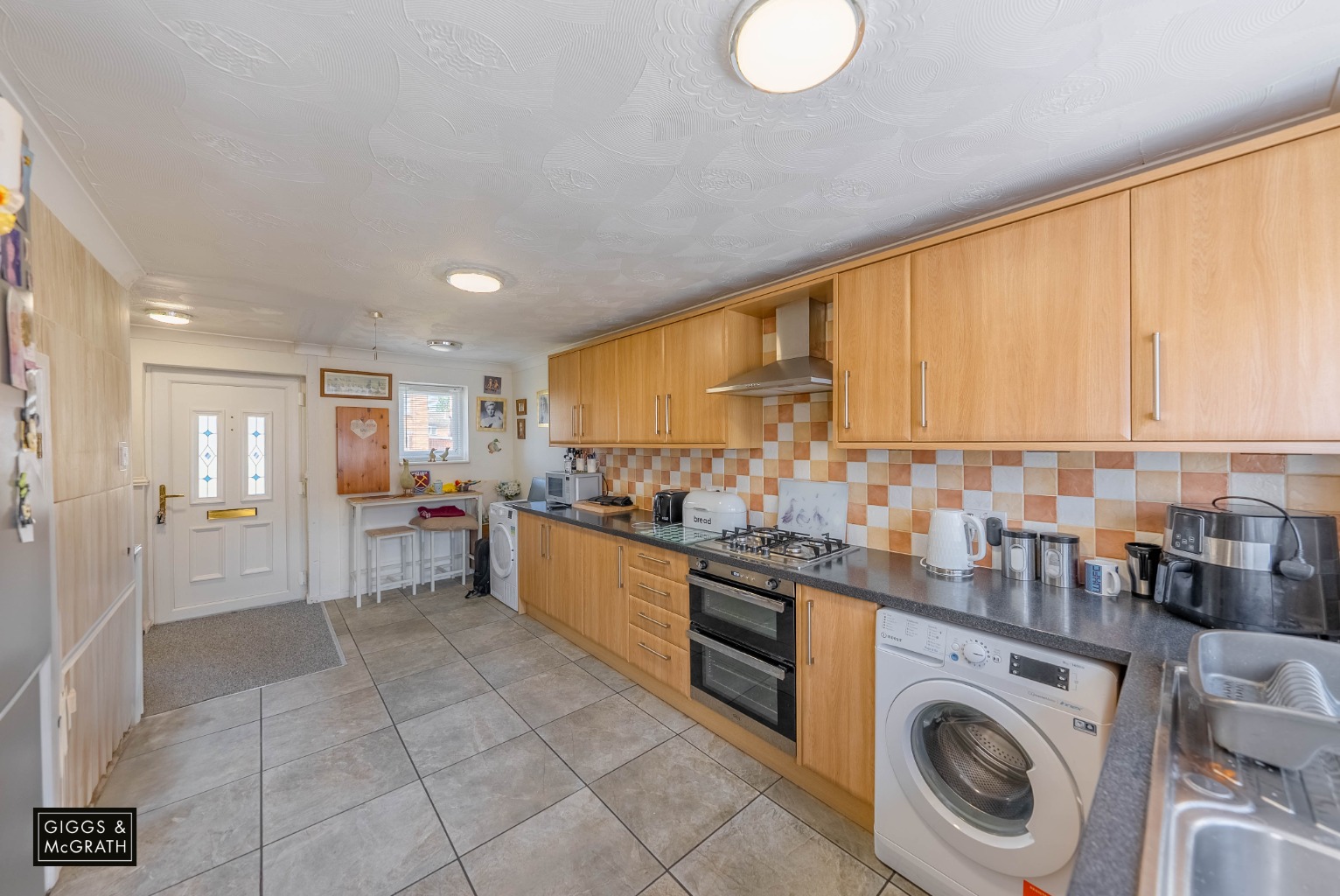3 bed end of terrace house for sale in Kent Road, Huntingdon 1