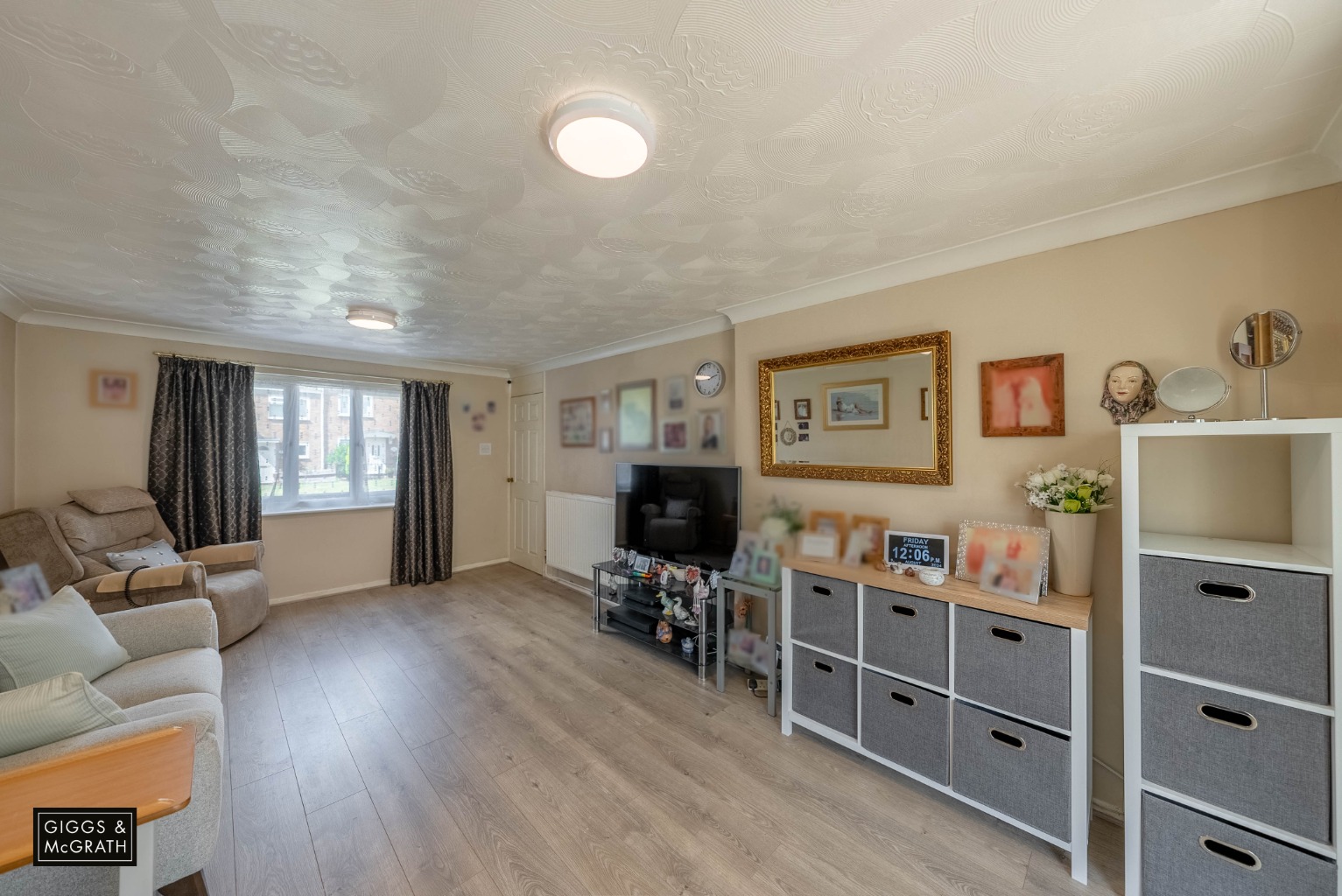 3 bed end of terrace house for sale in Kent Road, Huntingdon 2