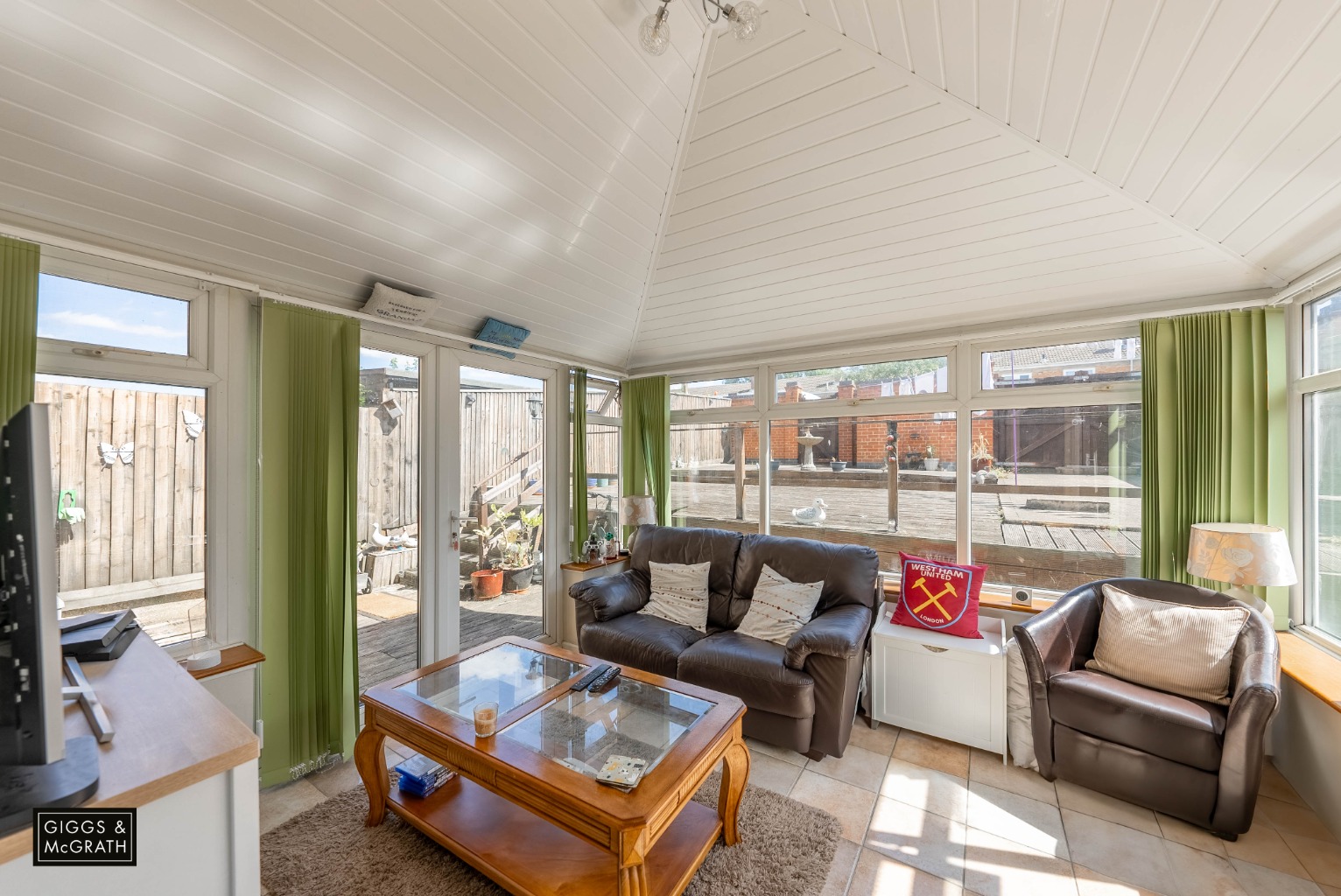 3 bed end of terrace house for sale in Kent Road, Huntingdon 3