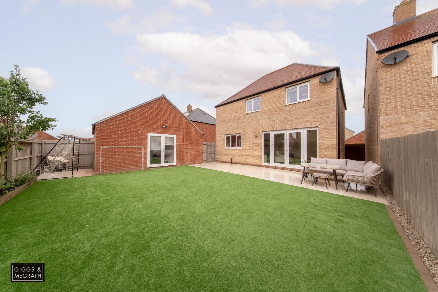 4 bed detached house for sale in Tiptoff Close, Huntingdon  - Property Image 4
