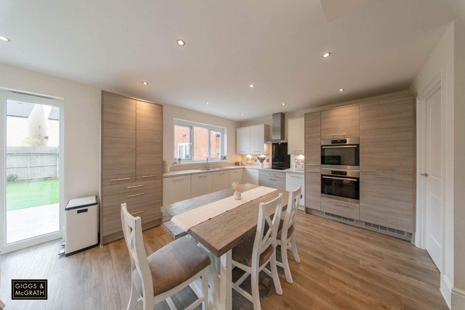 4 bed detached house for sale in Tiptoff Close, Huntingdon  - Property Image 2