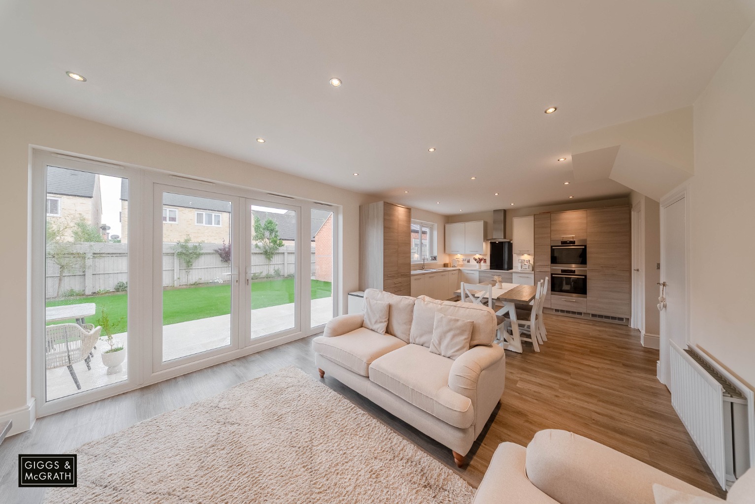 4 bed detached house for sale in Tiptoff Close, Huntingdon  - Property Image 6