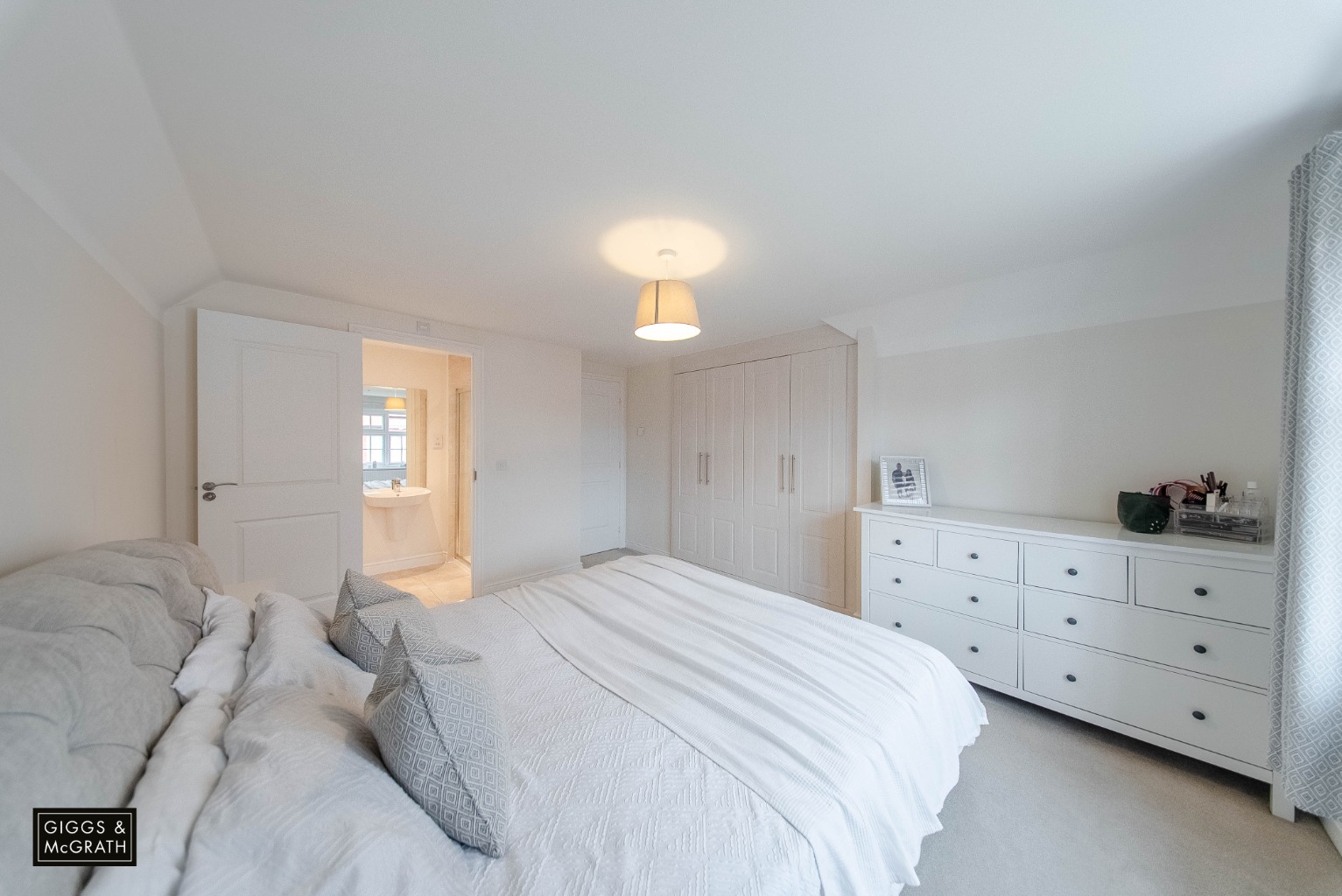 4 bed detached house for sale in Tiptoff Close, Huntingdon 9