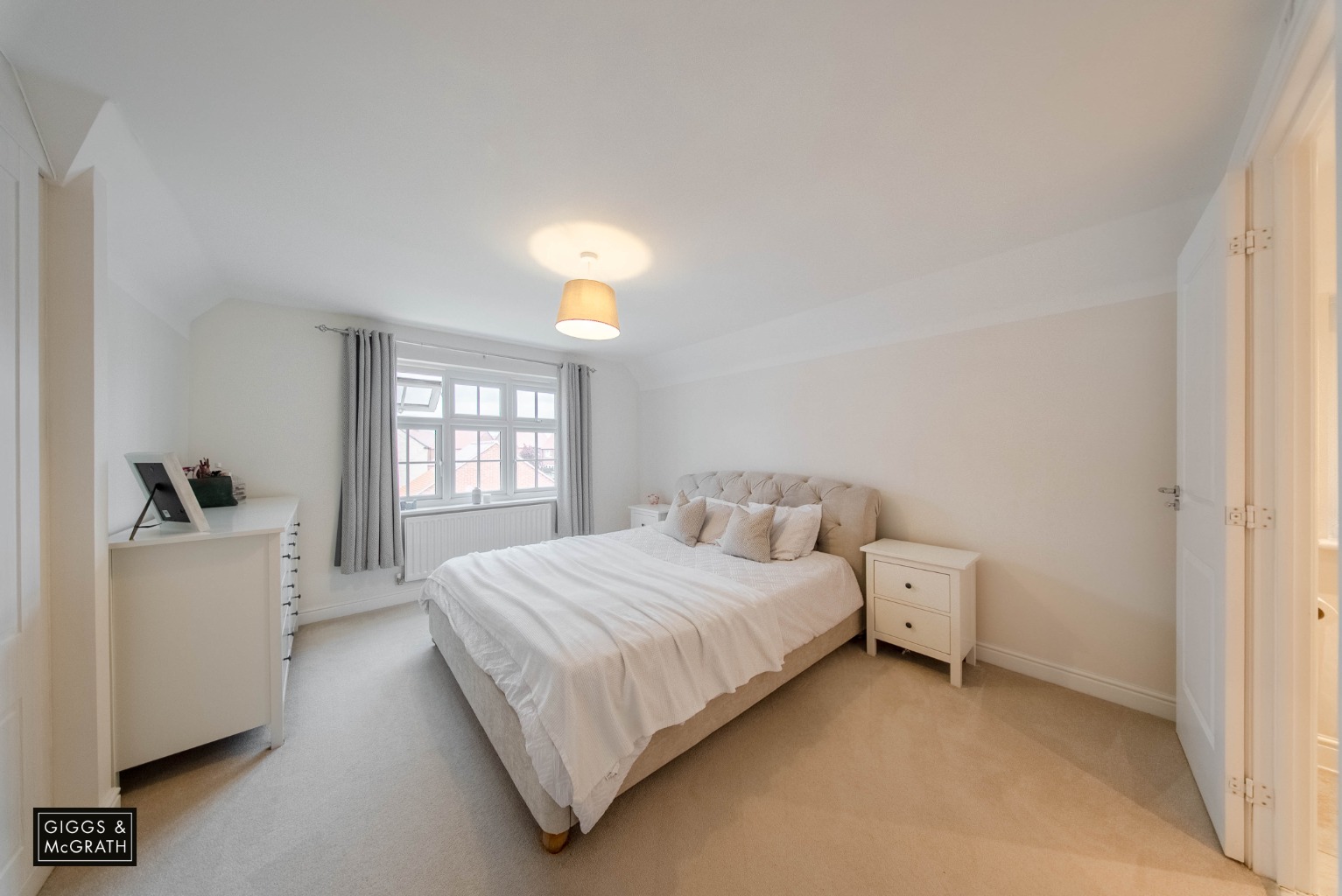 4 bed detached house for sale in Tiptoff Close, Huntingdon  - Property Image 9