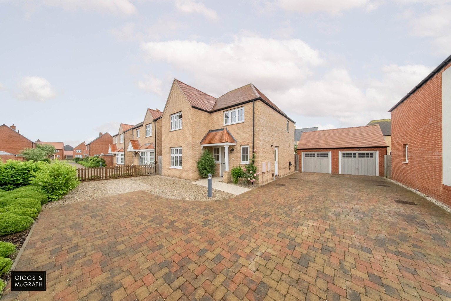 4 bed detached house for sale in Tiptoff Close, Huntingdon  - Property Image 1