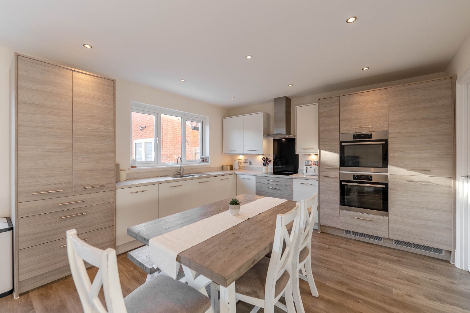 4 bed detached house for sale in Tiptoff Close, Huntingdon  - Property Image 4