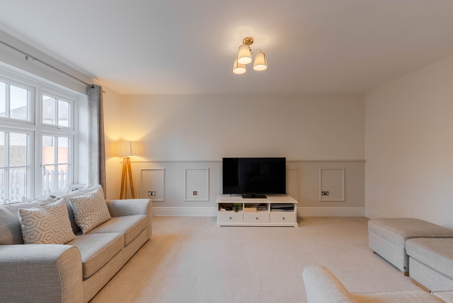 4 bed detached house for sale in Tiptoff Close, Huntingdon 7