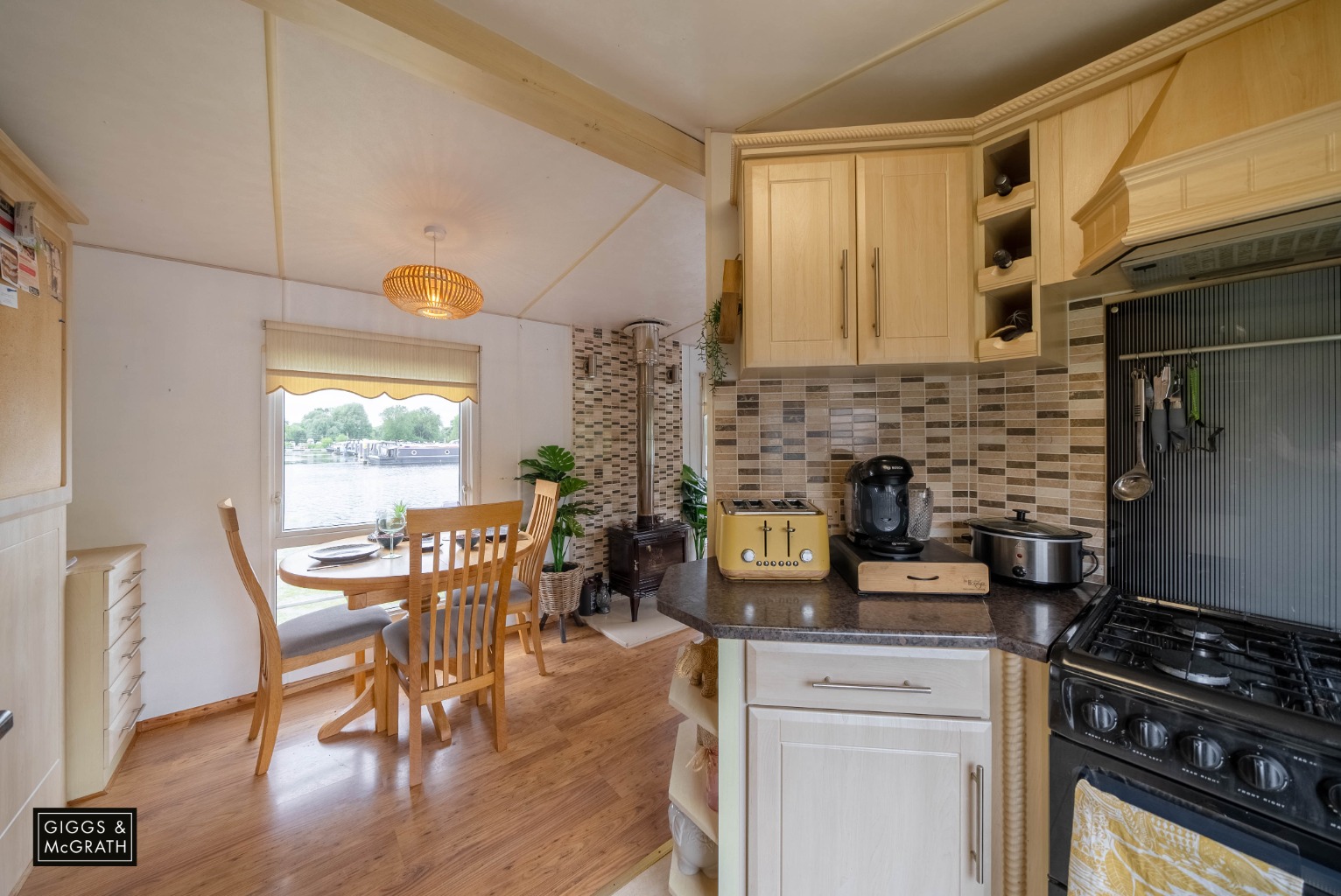 2 bed mobile home for sale, Wyton  - Property Image 11