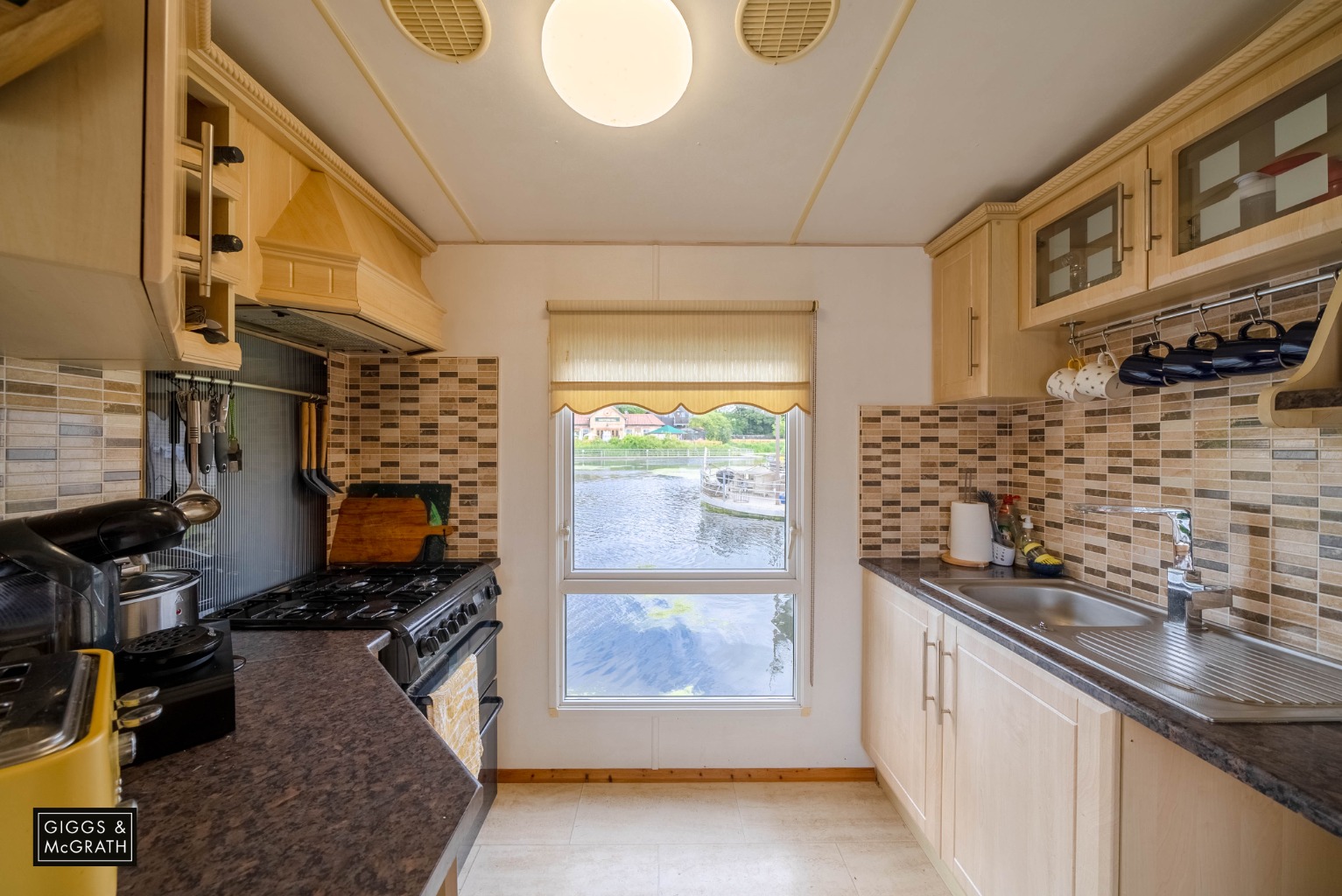 2 bed mobile home for sale, Wyton  - Property Image 10