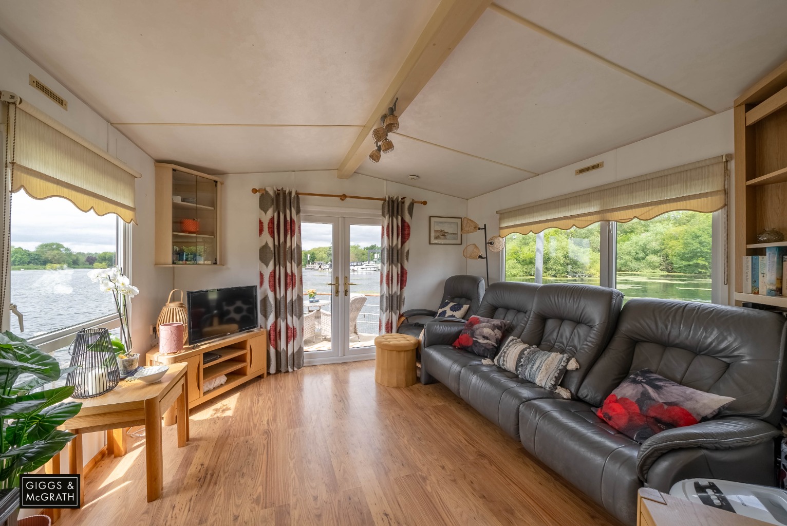 2 bed mobile home for sale, Wyton  - Property Image 6