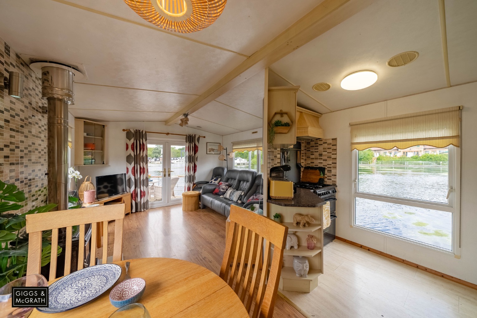 2 bed mobile home for sale, Wyton  - Property Image 8