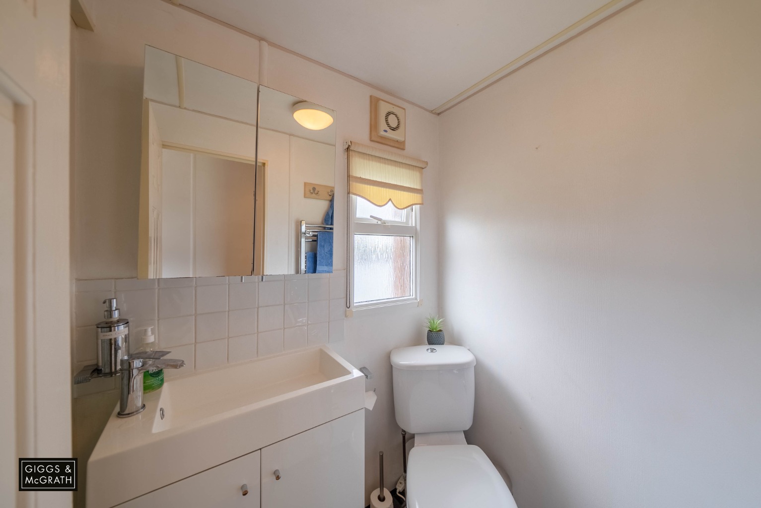 2 bed mobile home for sale, Wyton  - Property Image 13