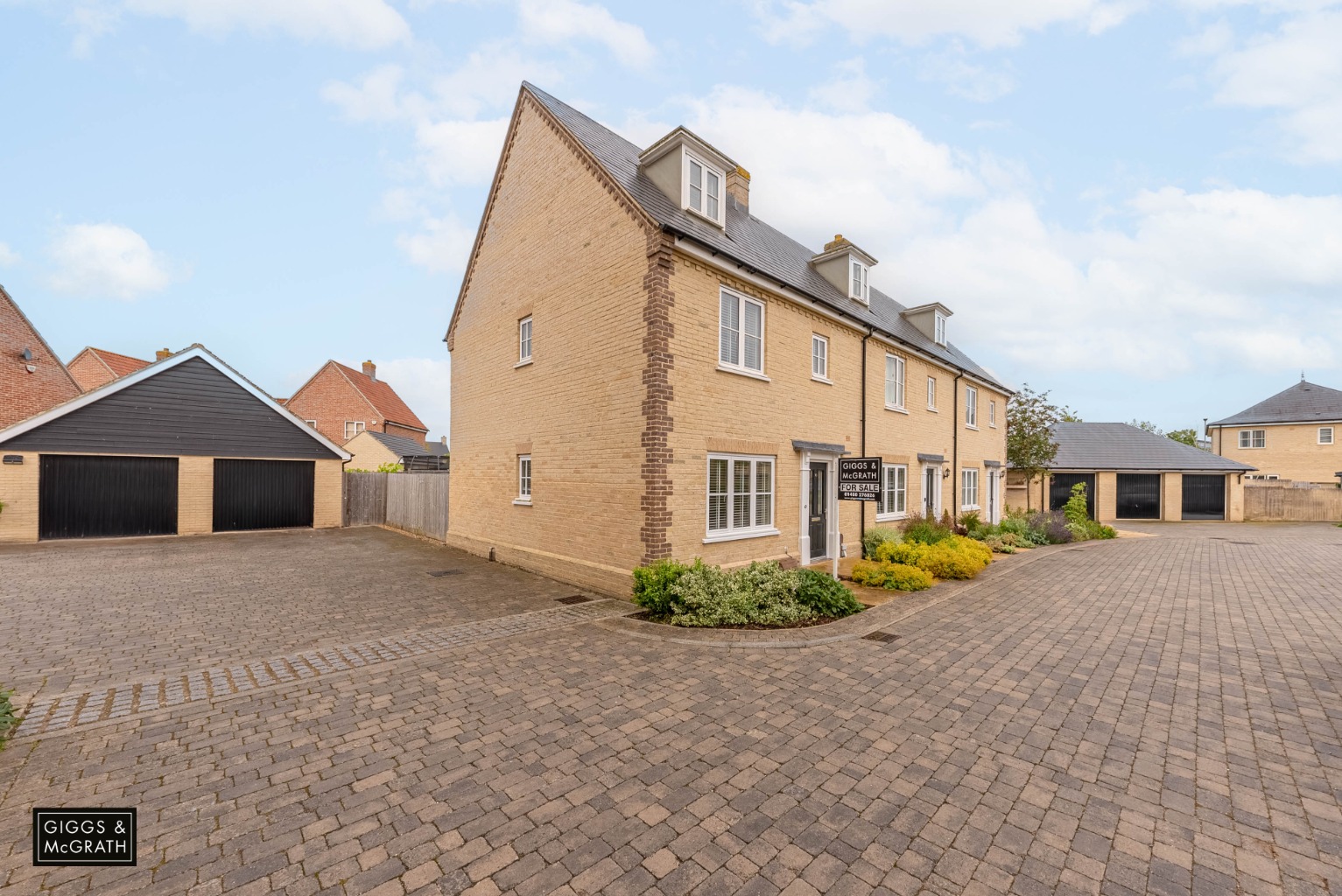 3 bed end of terrace house for sale in Mallory Place, Huntingdon  - Property Image 1