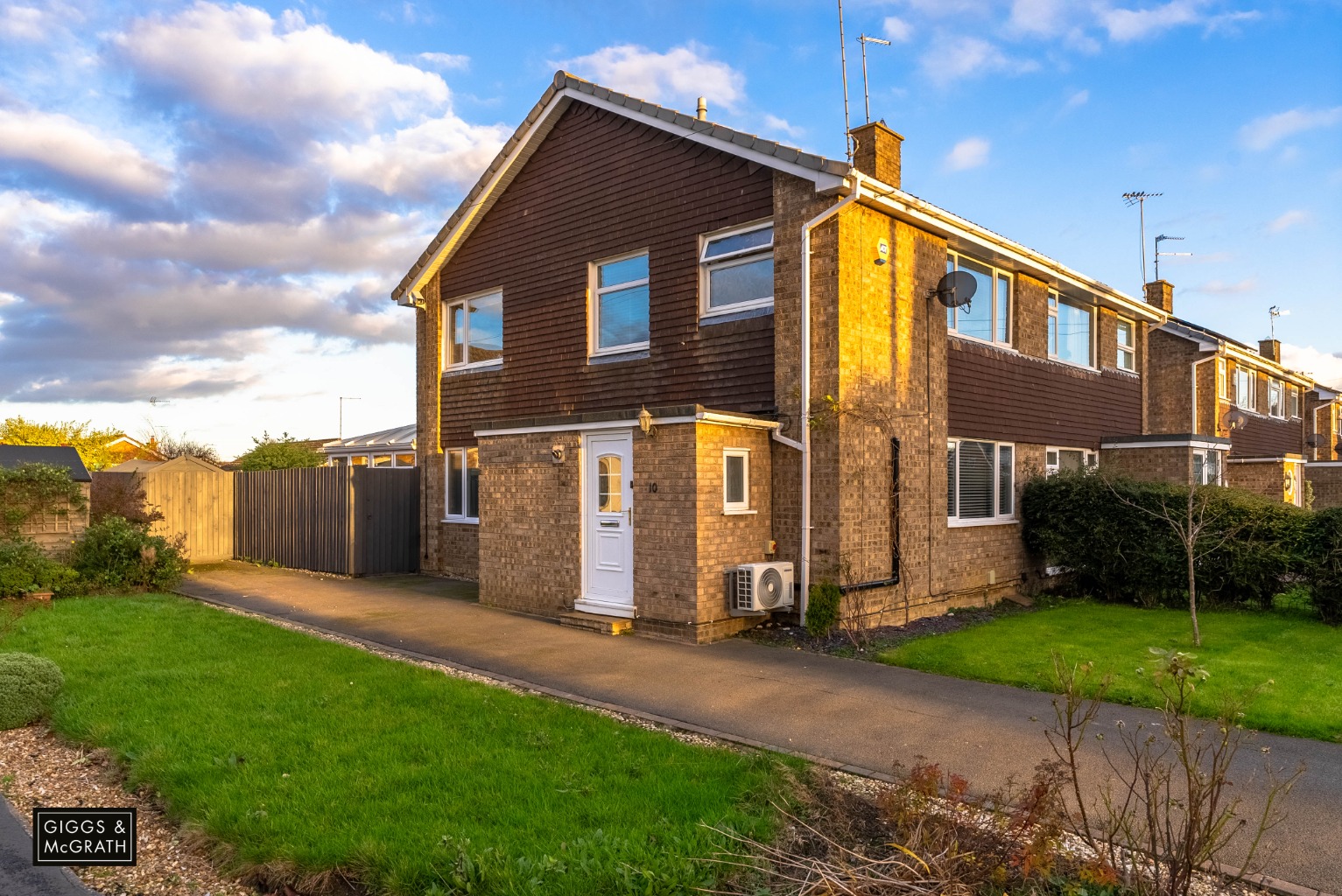 3 bed semi-detached house for sale in Sapcote Way, Huntingdon  - Property Image 1