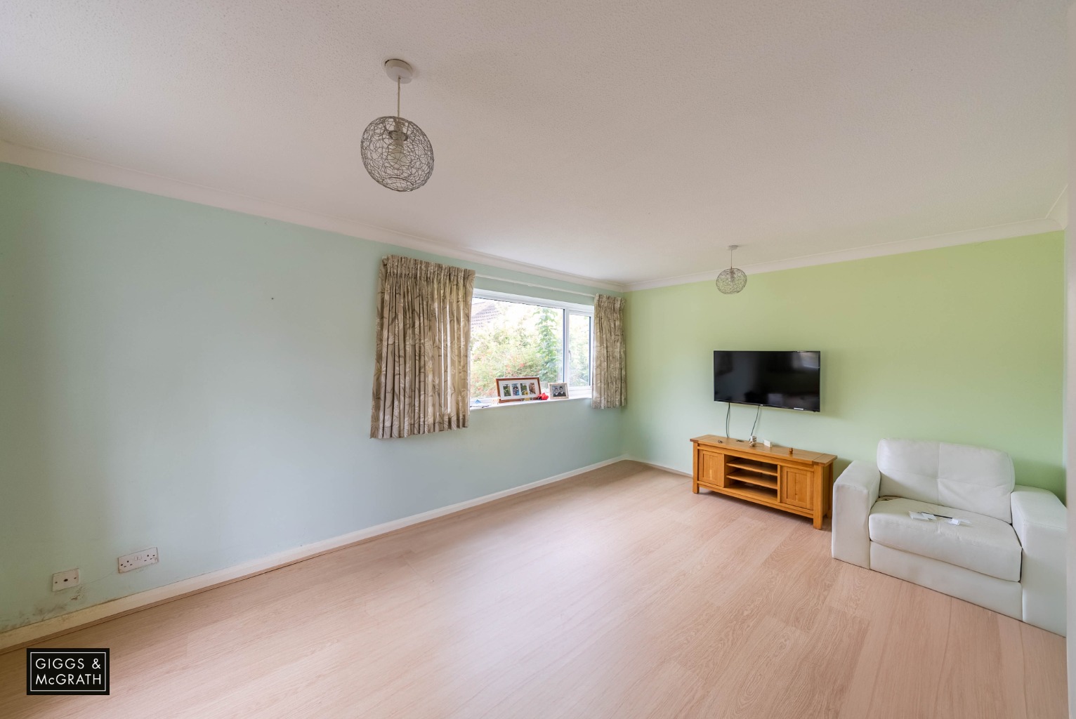 3 bed semi-detached house for sale in Hillgrounds Road, Bedford  - Property Image 2