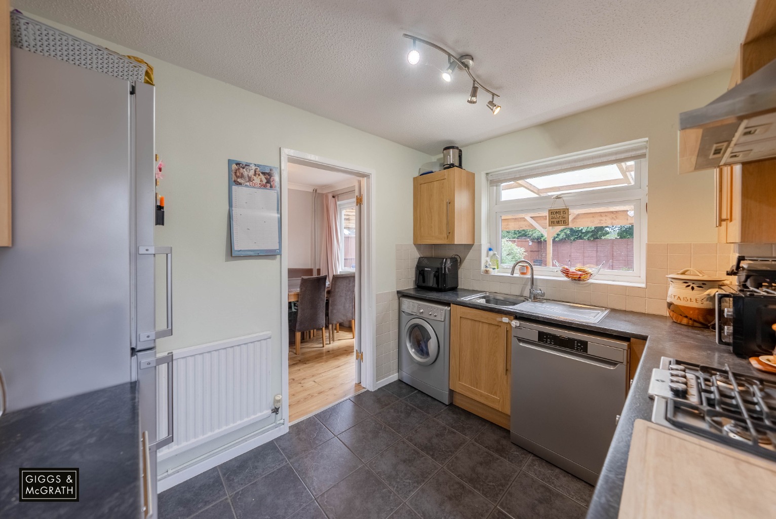 3 bed detached house for sale in Elizabeth Way, Huntingdon 6