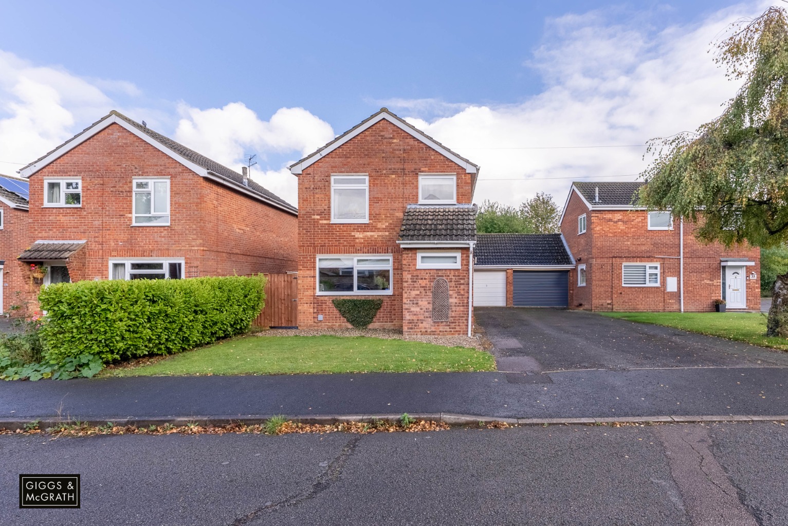 3 bed detached house for sale in Elizabeth Way, Huntingdon  - Property Image 1