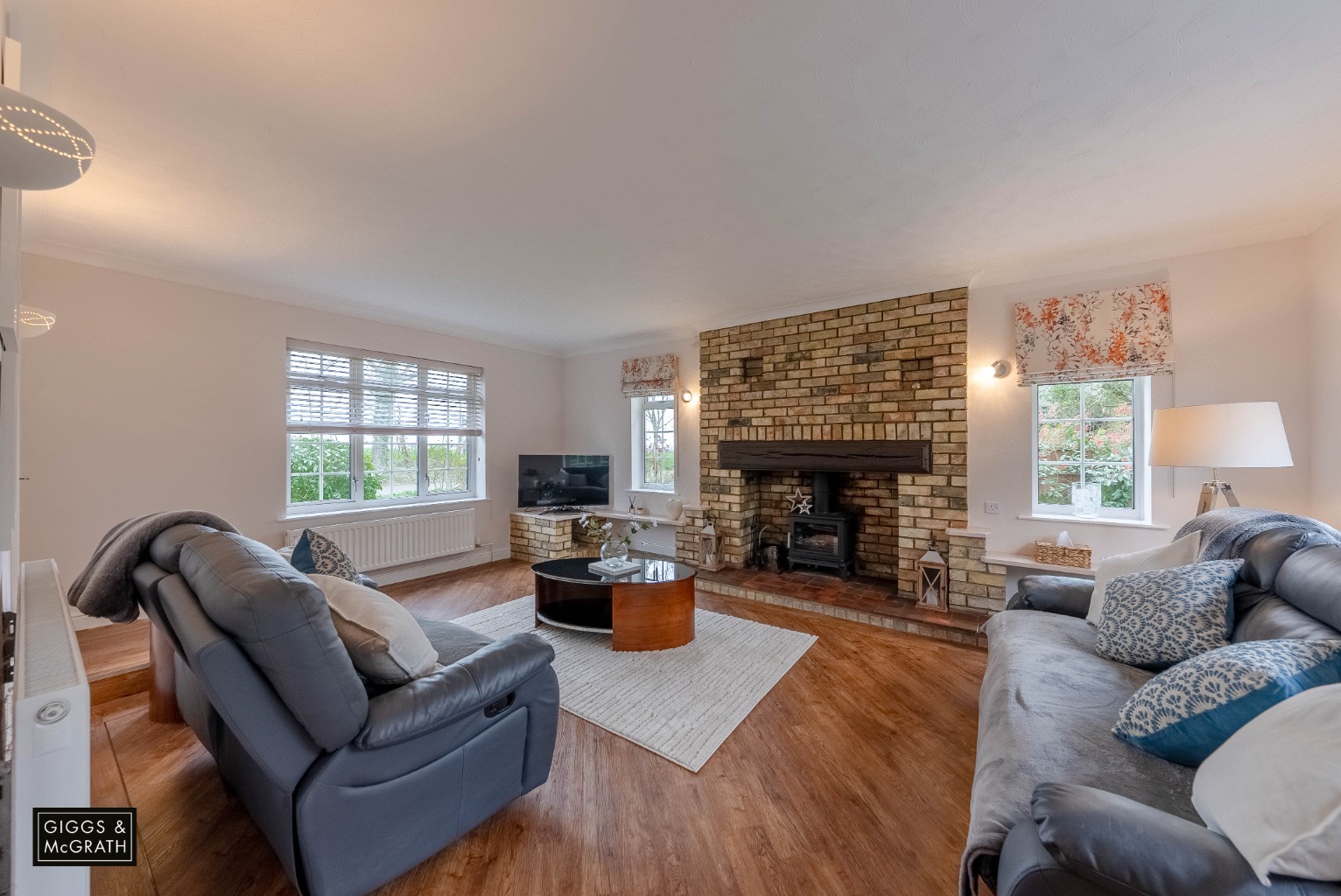 4 bed detached house for sale in South Street, Huntingdon 1