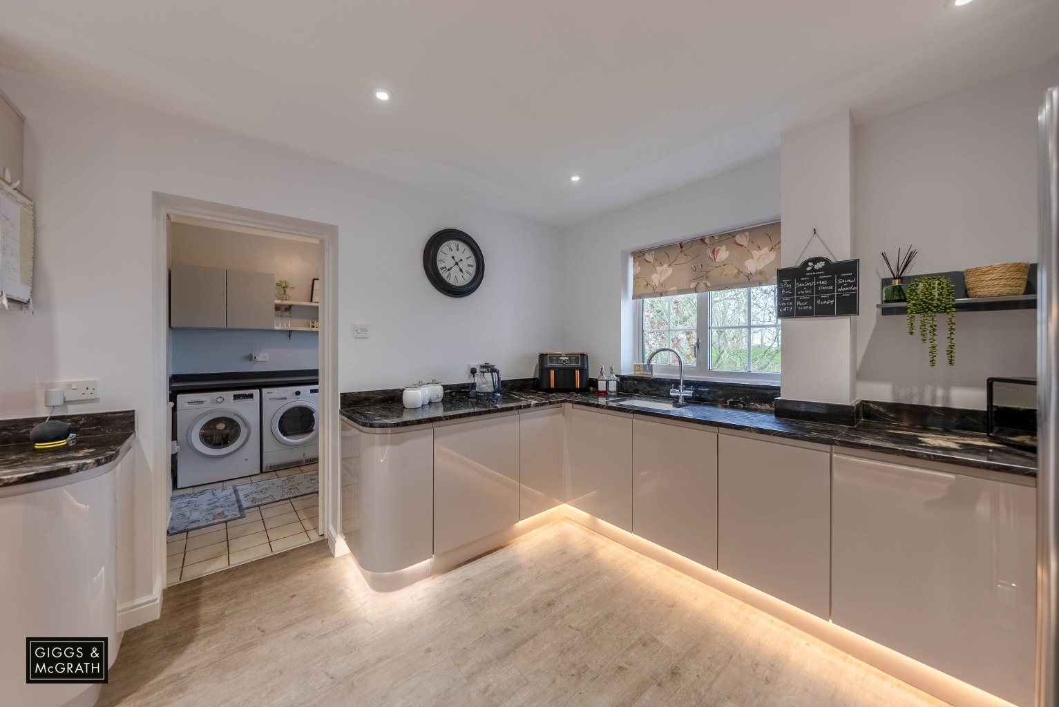 4 bed detached house for sale in South Street, Huntingdon 11