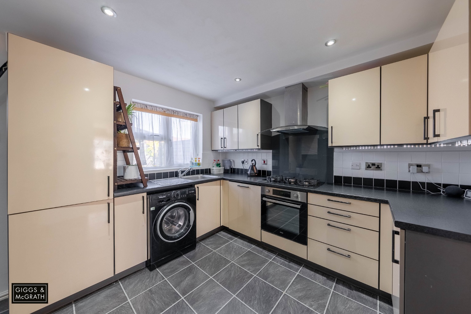 2 bed terraced house for sale in Granta Close, St. Ives  - Property Image 7