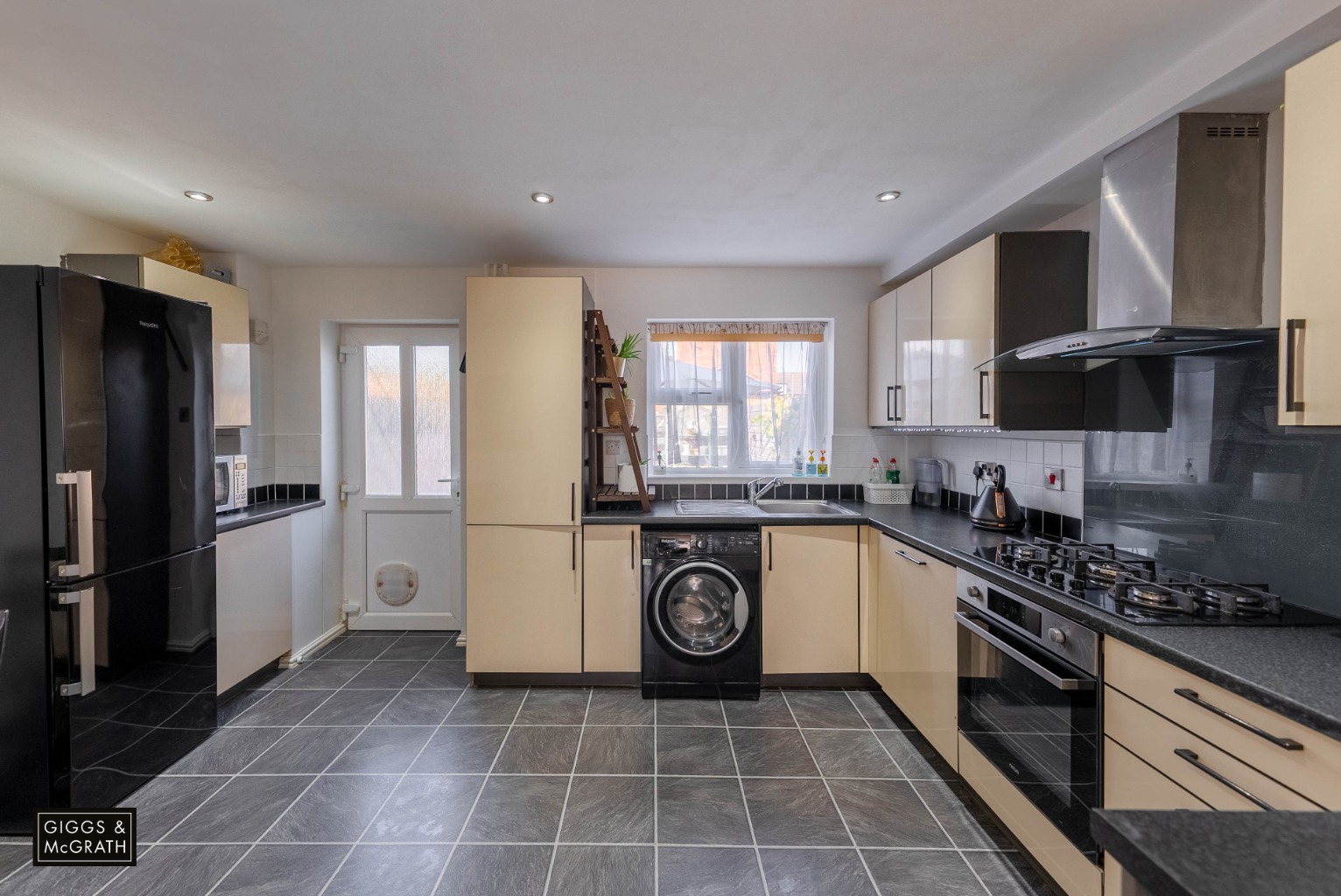 2 bed terraced house for sale in Granta Close, St. Ives  - Property Image 6