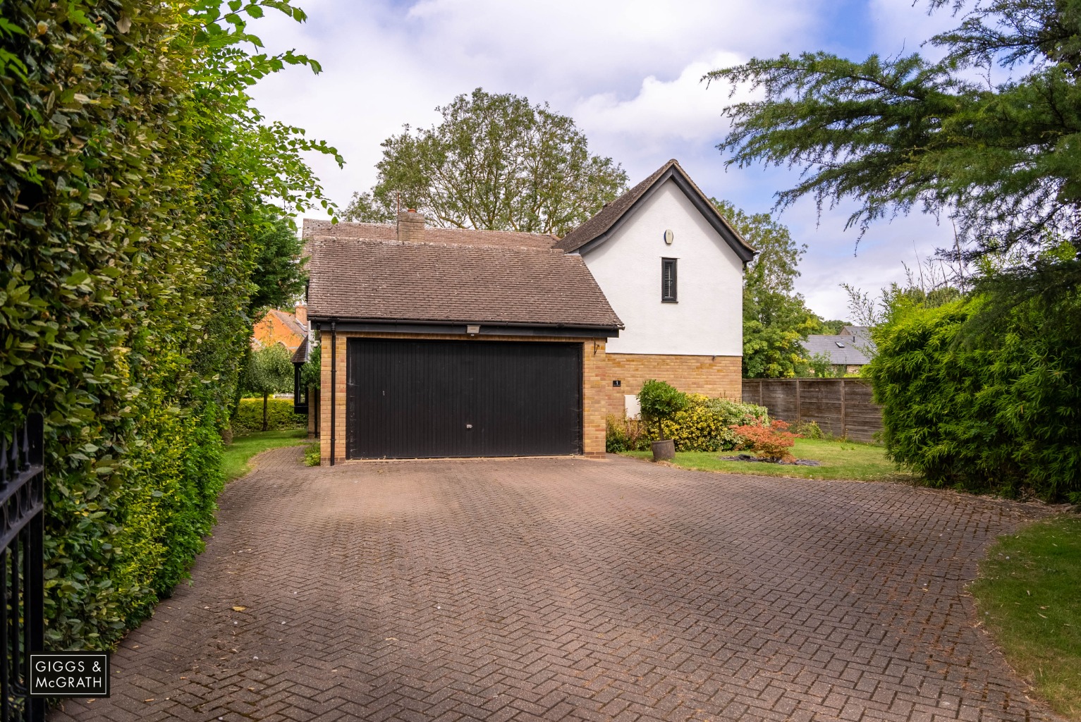 4 bed detached house for sale in Allens Orchard, Huntingdon  - Property Image 1