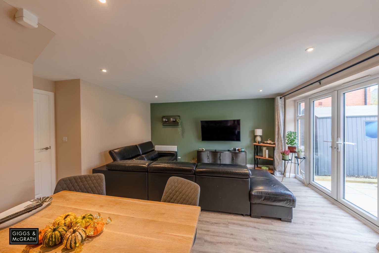 3 bed detached house for sale in Lawrence Drive, Huntingdon 1