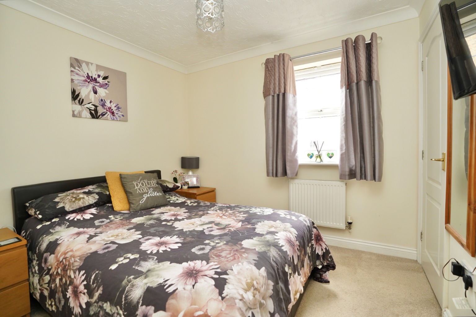 3 bed end of terrace house for sale in Robertson Way, Huntingdon  - Property Image 9