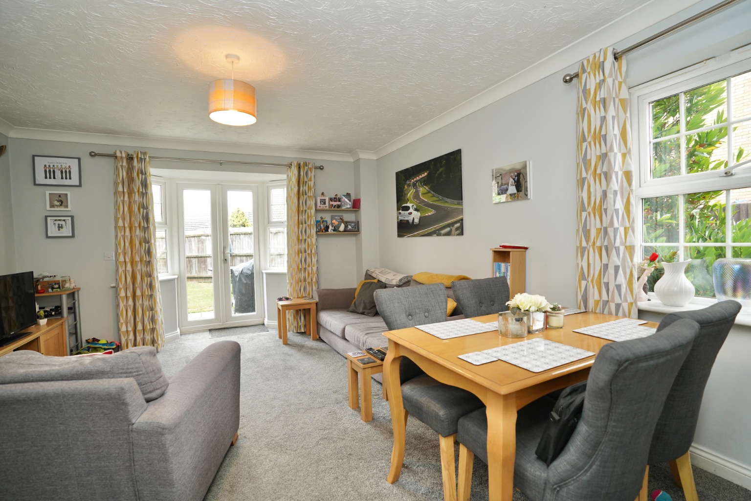 3 bed end of terrace house for sale in Robertson Way, Huntingdon 5
