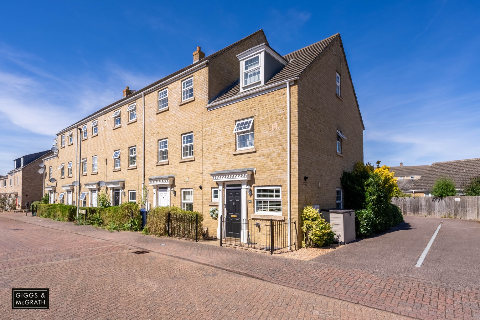 3 bed end of terrace house for sale in Robertson Way, Huntingdon  - Property Image 1