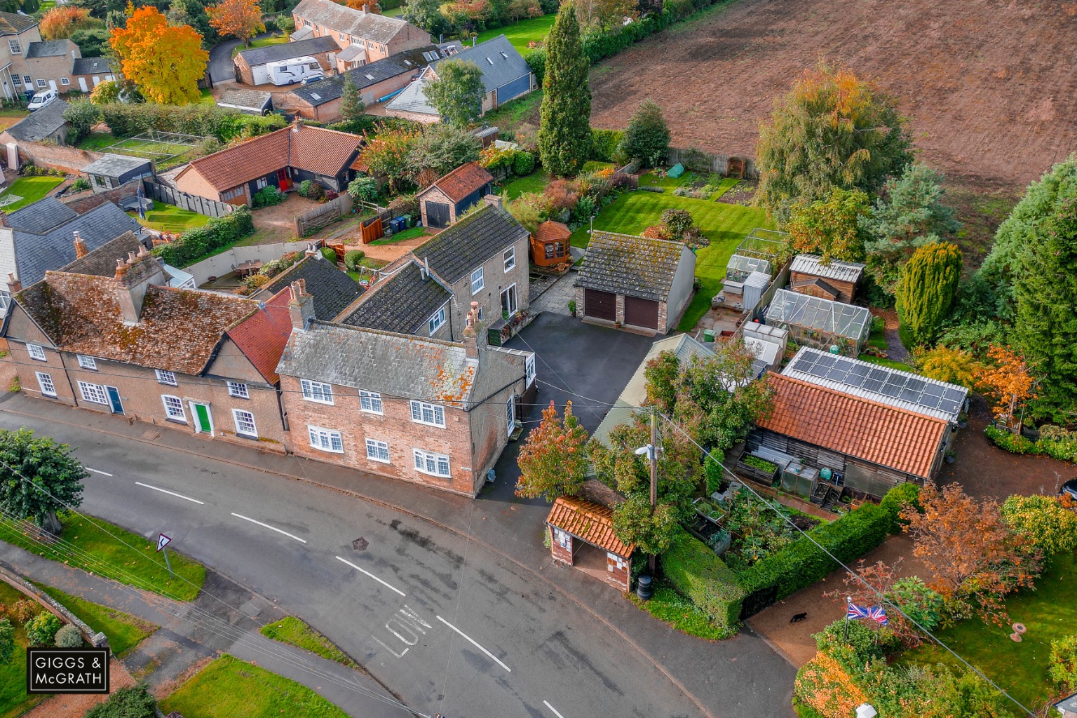 5 bed detached house for sale in High Street, Huntingdon  - Property Image 1