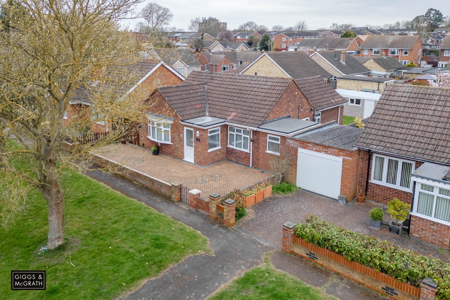 3 bed detached bungalow for sale in Desborough Road, Huntingdon - Property Image 1