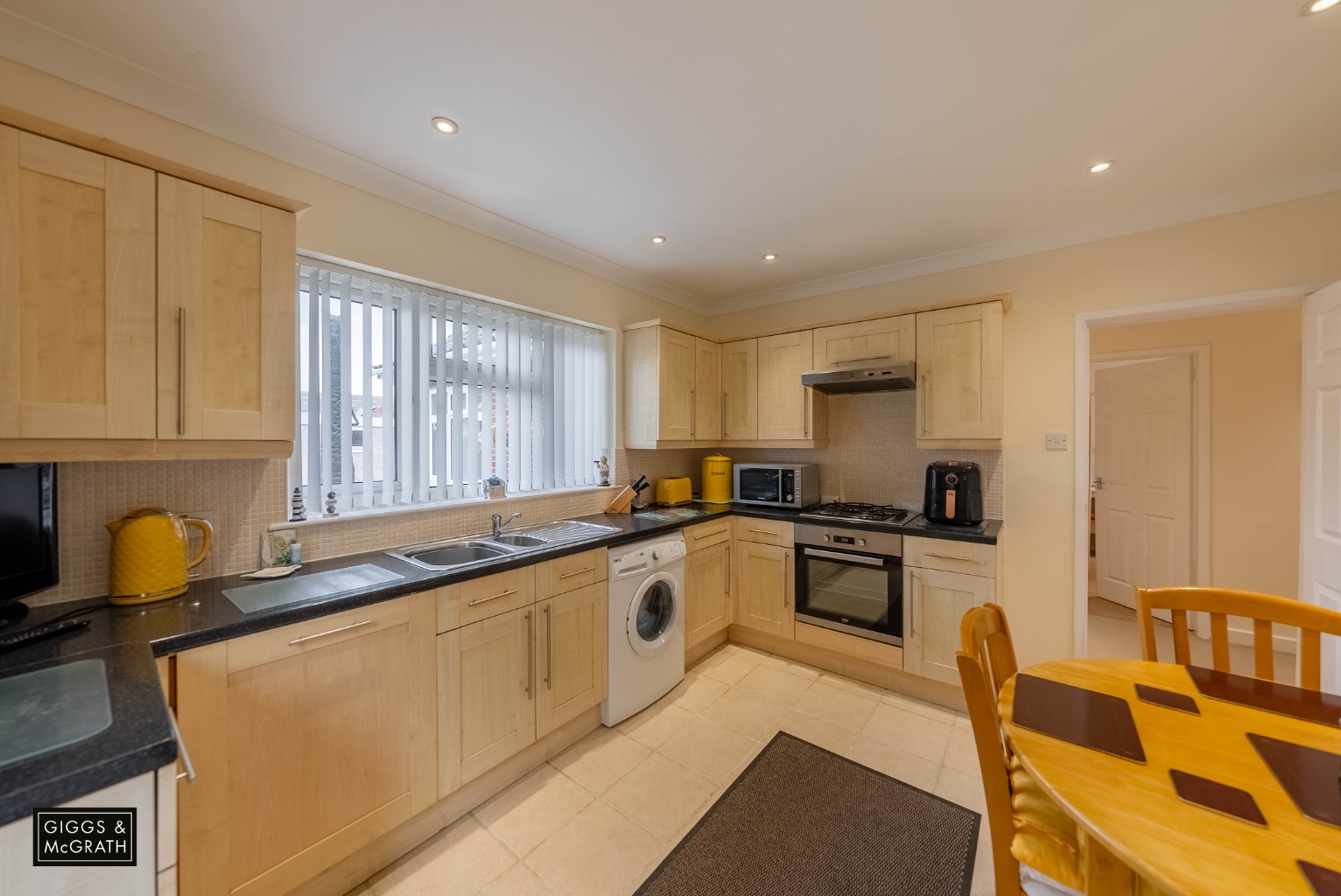 3 bed detached bungalow for sale in Desborough Road, Huntingdon 2