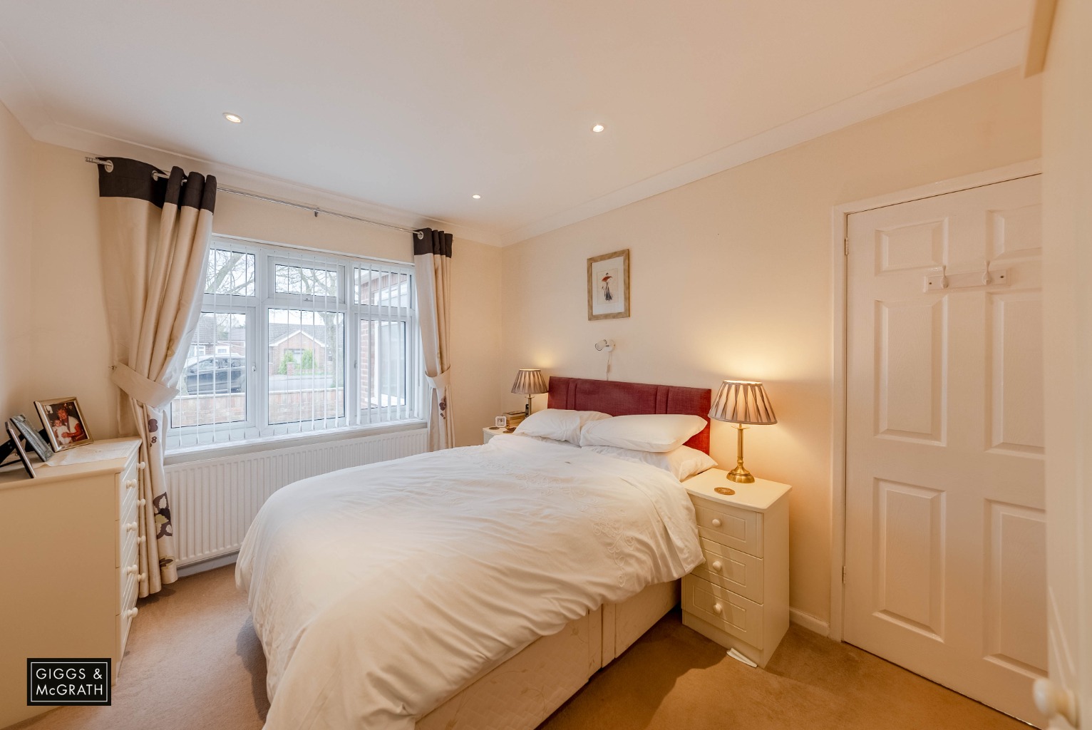 3 bed detached bungalow for sale in Desborough Road, Huntingdon 4