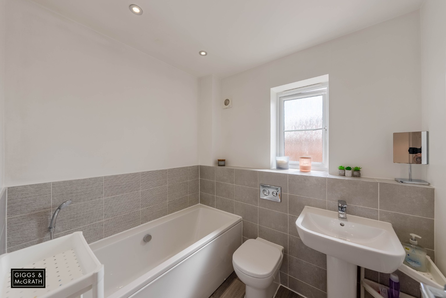 4 bed semi-detached house for sale in Griffin Road, Huntingdon  - Property Image 13