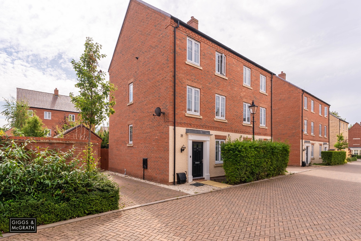 4 bed semi-detached house for sale in Griffin Road, Huntingdon  - Property Image 1