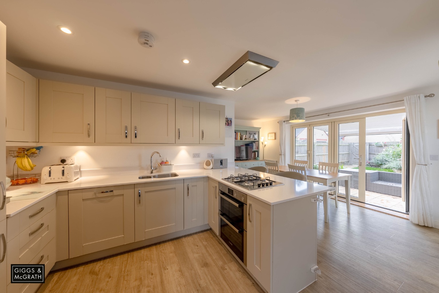 5 bed detached house for sale in Central Avenue, Huntingdon 1