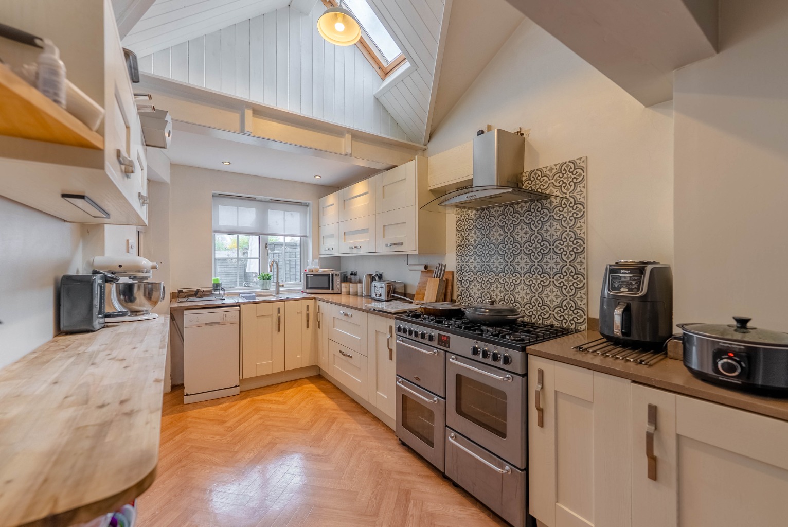 3 bed semi-detached house for sale in Greenfields, Huntingdon 2