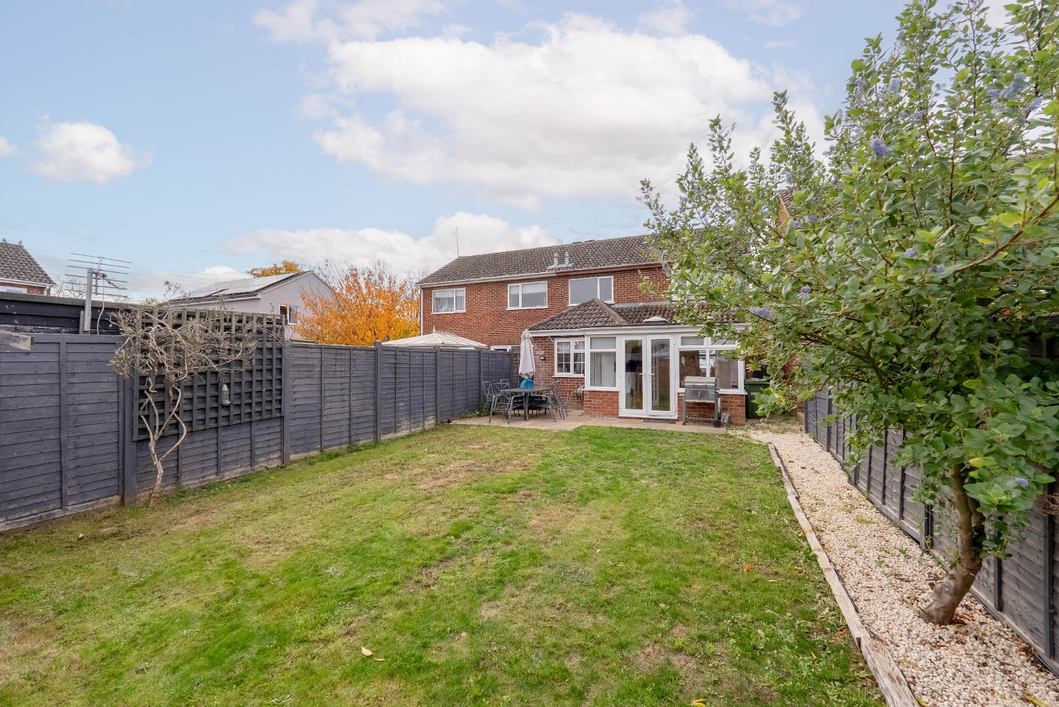 3 bed semi-detached house for sale in Greenfields, Huntingdon 3