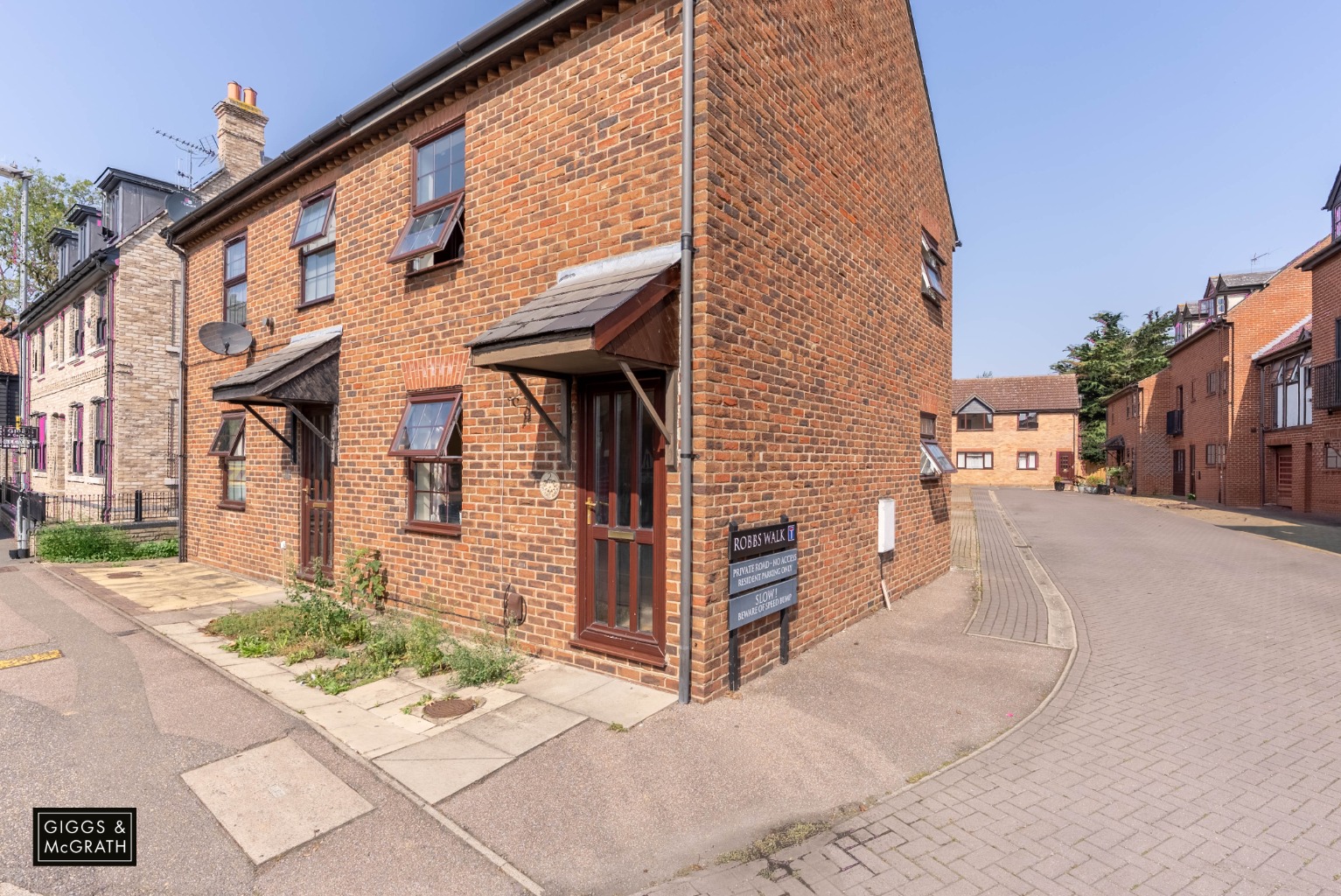 2 bed end of terrace house for sale in Robbs Walk, St. Ives  - Property Image 1